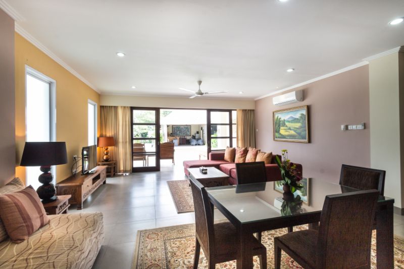 Living room at Peninsula Bay Resort